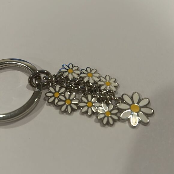 NWOT COACH Vintage White Daisy Flowers Enamel Purse Charm Keychain Fob - Picture 4 of 7